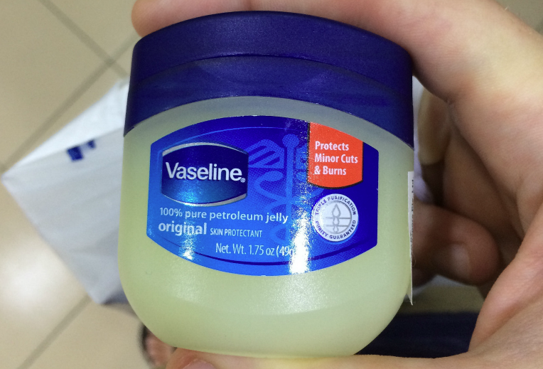 These are 7 things you can do with Vaseline you didn’t know about